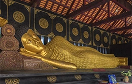 Maravíllate con el Buda Reclinado en Wat Pho.