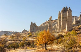 Explora los valles y castillos de Capadocia