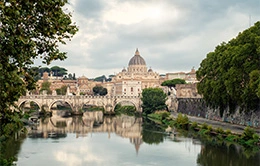 Descubre la magnificencia de San Pedro del Vaticano.