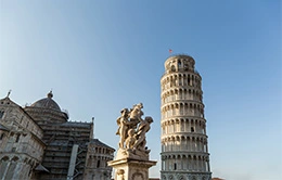 Admira la icónica Torre Inclinada de Pisa
