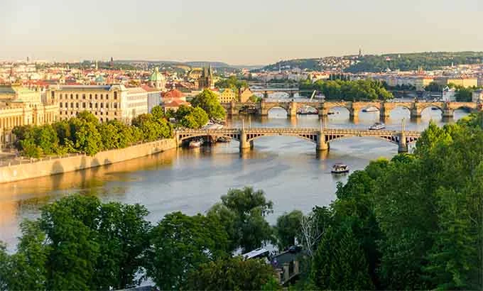 BERLIN Y EL ESTE EUROPEO