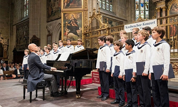 Europa del Este con los niños cantores (Viena-Budapest-Praga-Berlin) -Primera- 2026