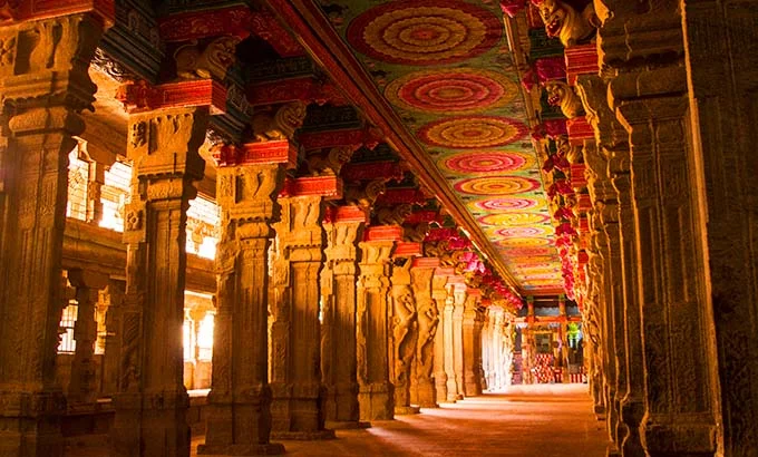SUR DE LA INDIA CON SRI LANKA - TEMPLOS, REMANSOS Y PLANTACIONES - EXTENSIÓN A MALDIVAS