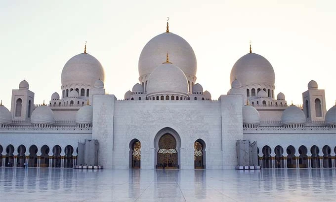 TRES EMIRATOS: DUBAI, ABU DHABI Y FUJAIRAH - EXCLUSIVO SPECIAL TOURS